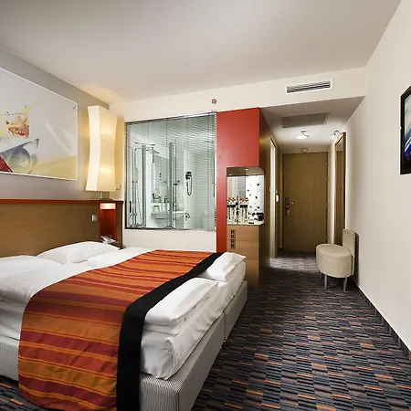 מלון Royal Park Boutique 4*